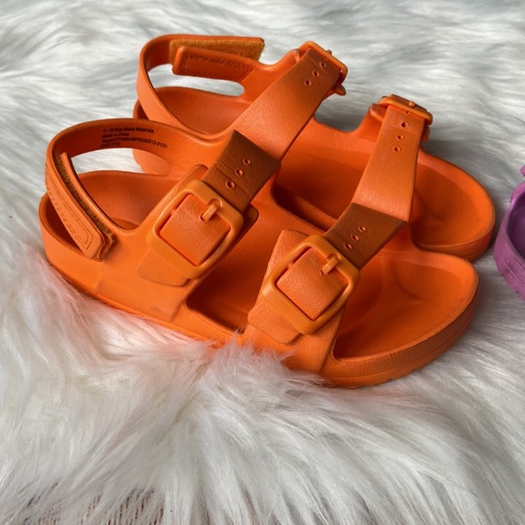 Cat and Jack girls adjustable buckle sandals - Picture 3 of 7